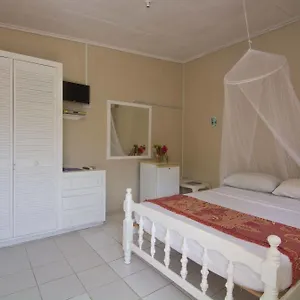 keegans-beachside.comcaribbean.com/